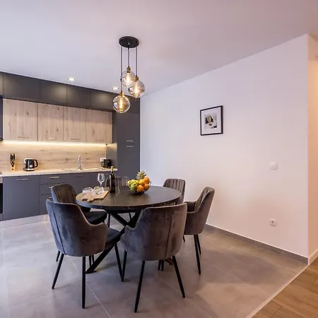 Adriatic Nest, Cozy And Modern Two Bedroom Apartment Kaštela Exterior foto